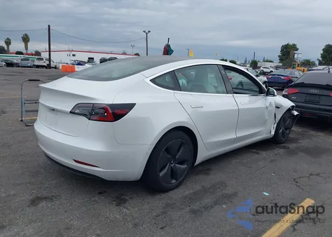2020 Tesla Model 3 Standard Range Plus Rear-Wheel Drive/Standard Range Rear-Wheel Drive z USA, uszkodzony, nr VIN 5YJ3E1EAXLF599100